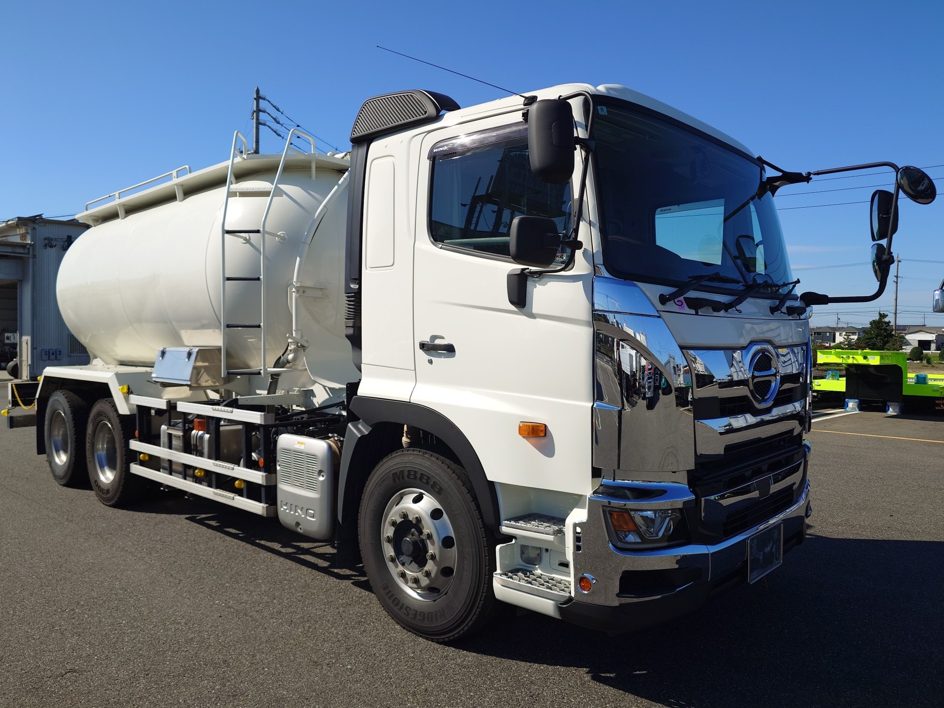 日野　粉粒体運搬車