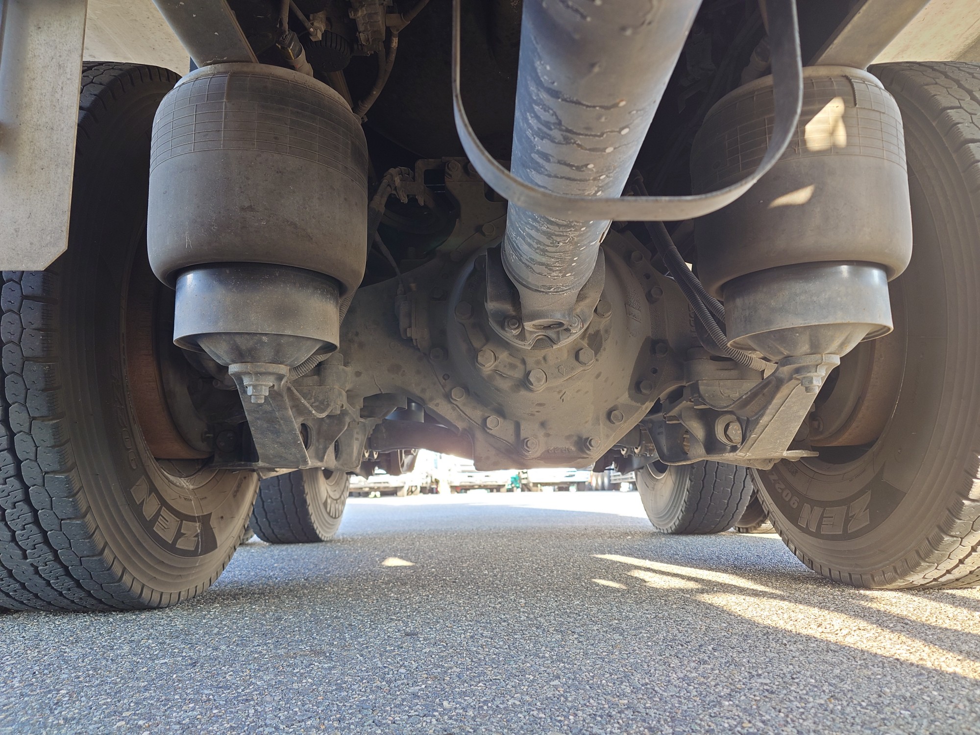 日野　粉粒体運搬車